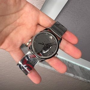 Used Gucci watch worth 1,150 selling it for 250.